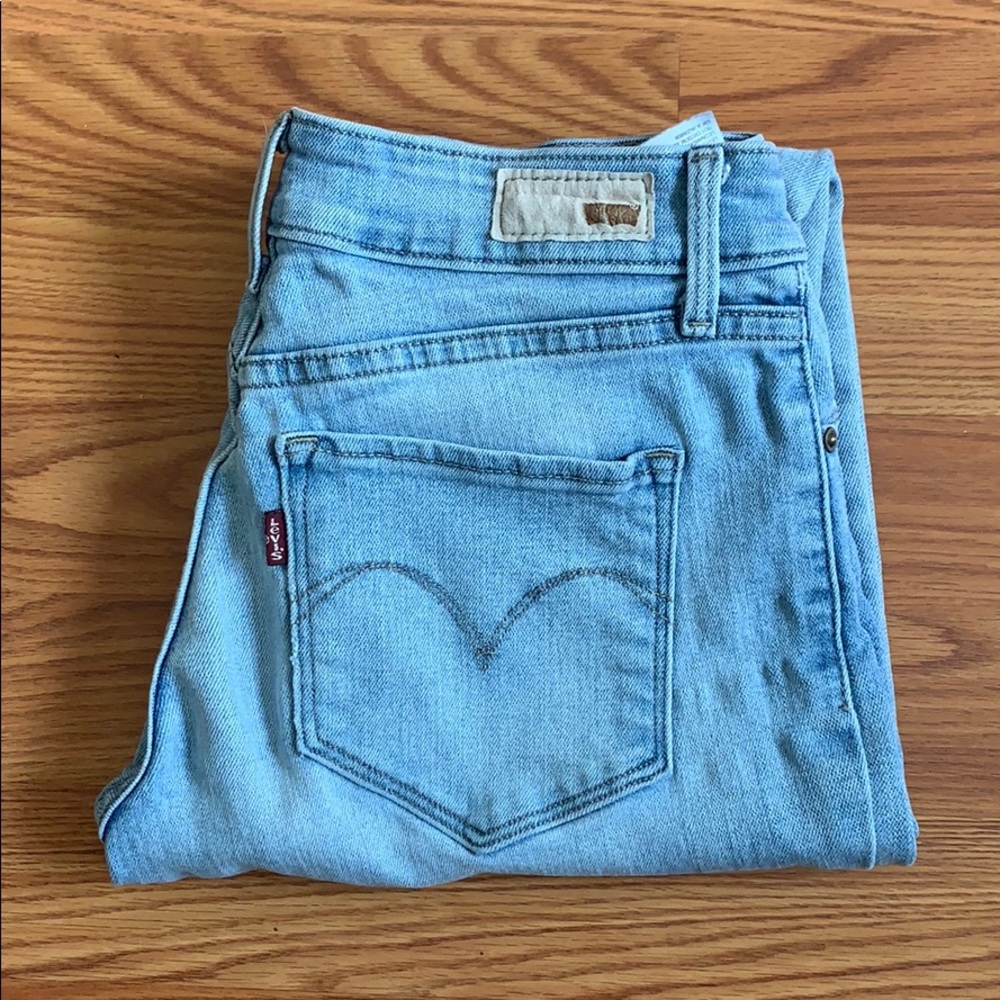 Women’s Levi jeans